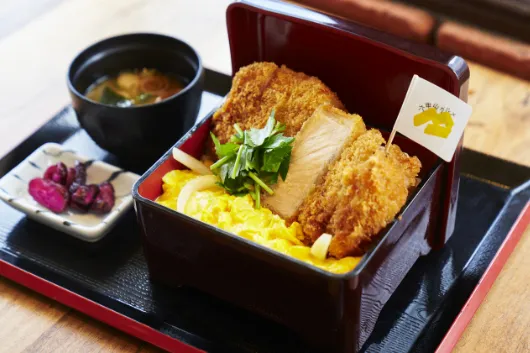 厚切り三田ポークステーキ ジャンジャンブルソース